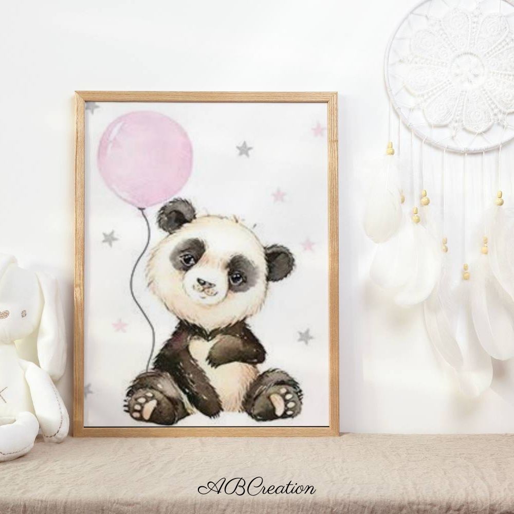 Décoration murale chambre bébé fille. Affiche représentant un bébé panda tenant un ballon rose