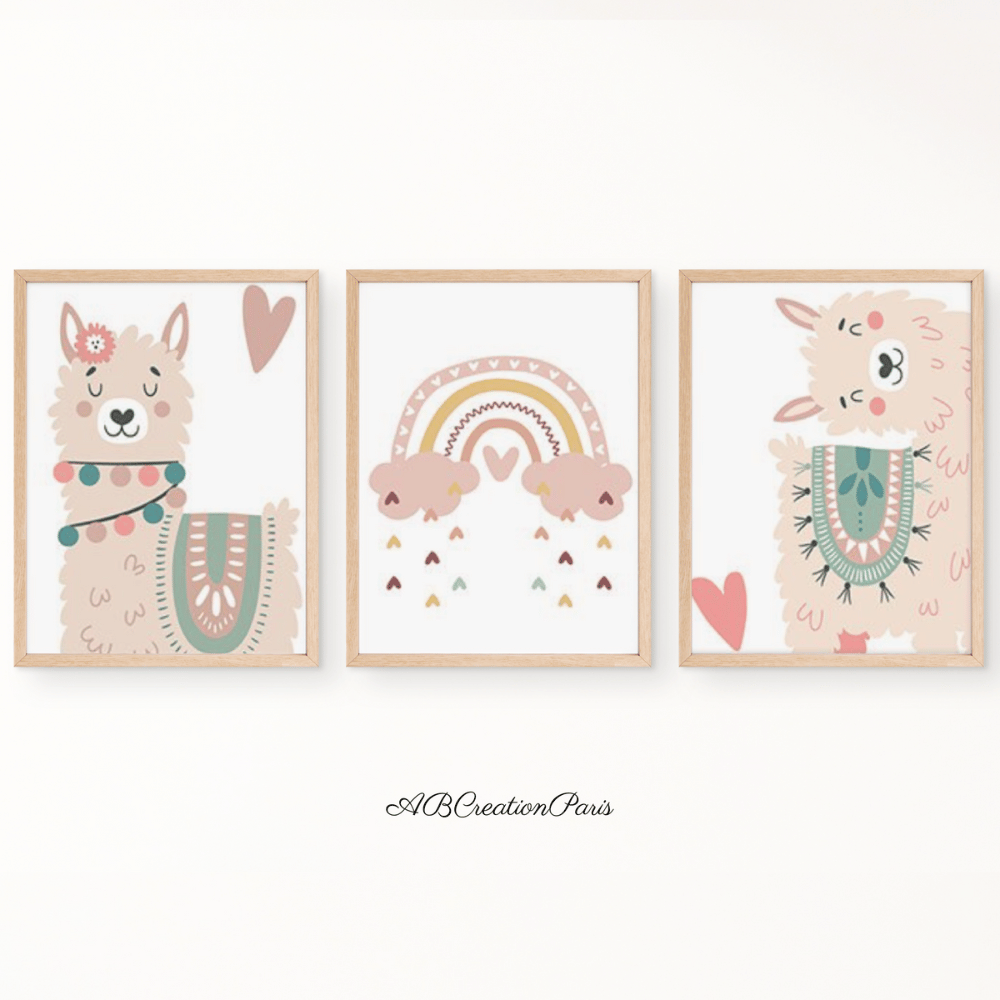 trio d'affiche avec deux affiches lama avec un cœur rose et une affiche arc en ciel
