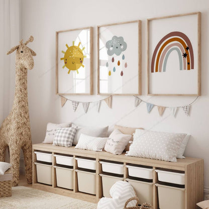 Trio d'affiche chambre enfant avec un soleil qui sourit, un nuage qui sourit et un arc en ciel