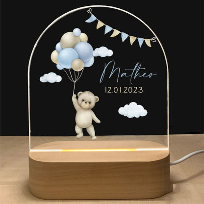 Veilleuse personnalisé prénom et date de naissance représentant un petit ours et des ballons bleu et beige